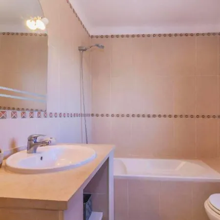 Lovely With Private Pool - Walk To The Beach - 4br Villa Faro