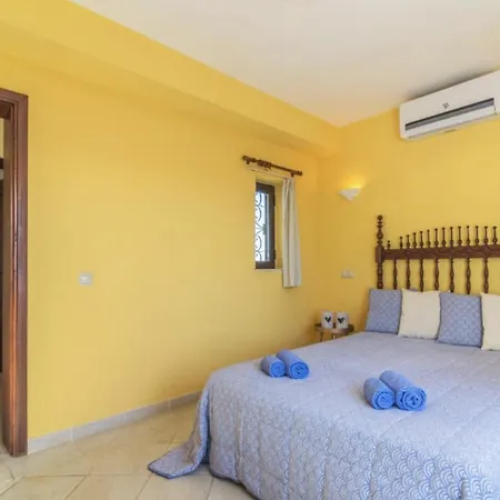 Lovely With Private Pool - Walk To The Beach - 4br Villa *