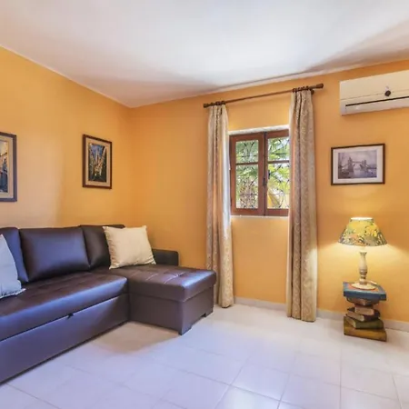 Lovely With Private Pool - Walk To The Beach - 4br Faro