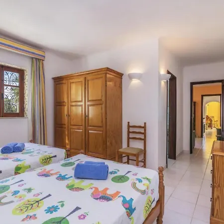 Lovely With Private Pool - Walk To The Beach - 4br * Faro